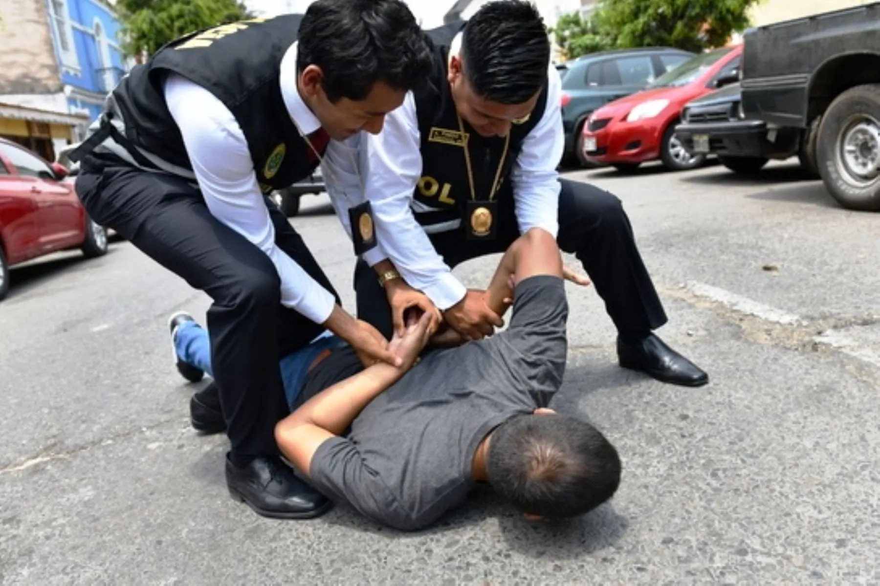 Exgenerales de la PNP advierten que el crimen organizado ha rebasado la capacidad del Estado y piden acciones urgentes