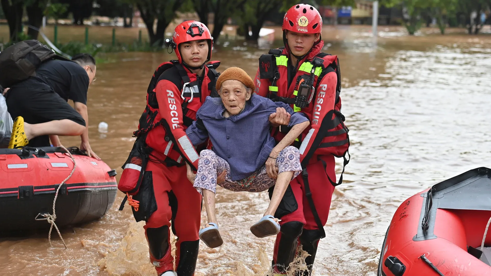 Lluvias torrenciales y ríos desbordados ponen en alerta al sur de China por el tifón Narra