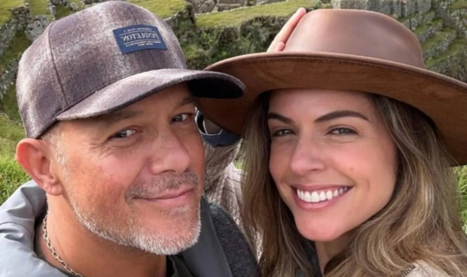 Stephanie Cayo y Alejandro Sanz sorprenden con románticas imágenes durante escapada en yate