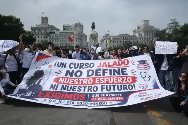Becarios de Beca 18 se reúnen con Keiko Fujimori y piden garantizar la continuidad del programa