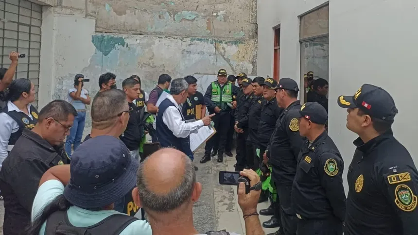 Diez policías son investigados por presunto secuestro y robo de dinero a una joven en Ate