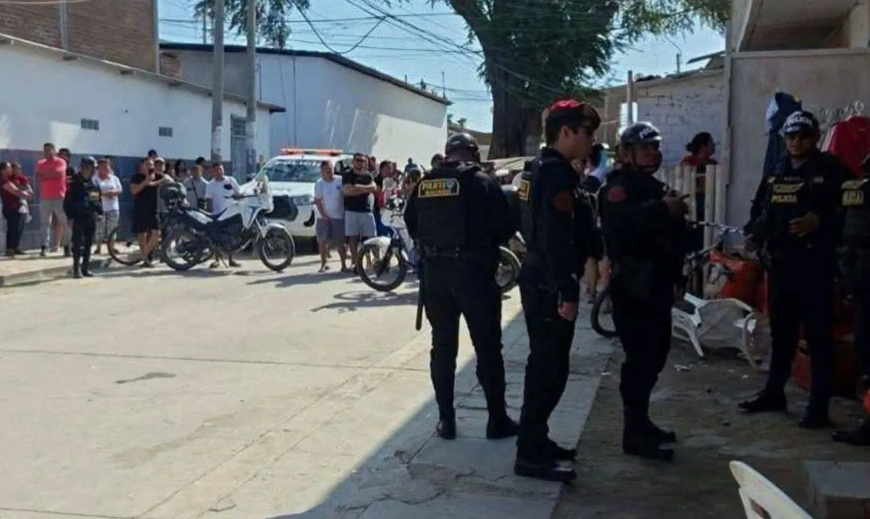 Joven fallece en ataque armado dentro de una picantería en Castilla; dos mujeres resultan heridas