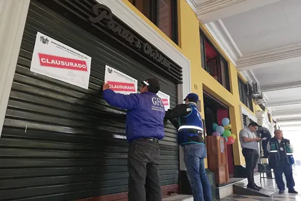 Municipalidad de Arequipa sanciona a 11 pollerías por insalubridad tras operativo en el Centro Histórico